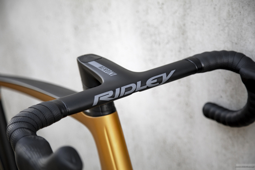 Rower szosowy RIDLEY NOAH FAST DISC - 105 Di2 2x12s - kolor NFD-03Am (Black Metallic-Honey Gold Metallic)