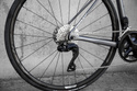 Rower szosowy RIDLEY FENIX DISC - 105 2x11s - kolor FEN-01As (Arctic Grey Metallic-White- Battleship Grey)